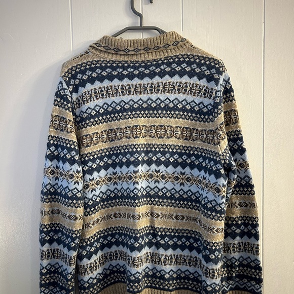 Northern Reflections Zip up. No size tag fits small-medium. - Picture 5 of 5